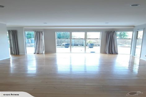 Photo of property in 18 Mountain Road, Henderson Valley, Auckland, 0612