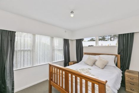 Photo of property in 9 Blandford Way, Newlands, Wellington, 6037