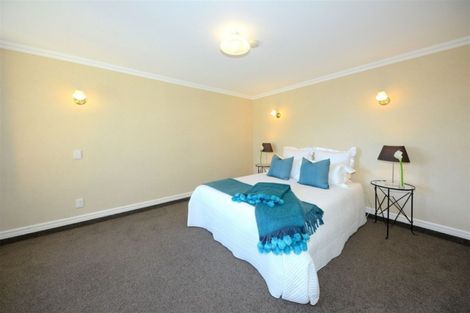 Photo of property in 2 Broadfell Avenue, Avonhead, Christchurch, 8042