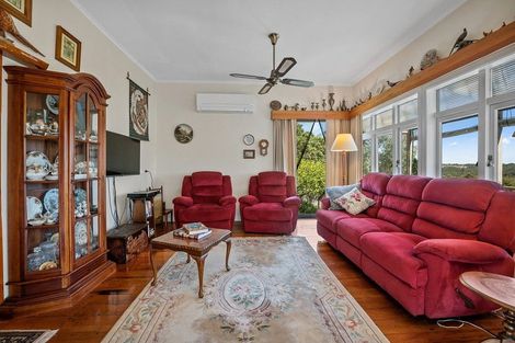 Photo of property in 2 Te Araroa Drive, Paremoremo, Auckland, 0632
