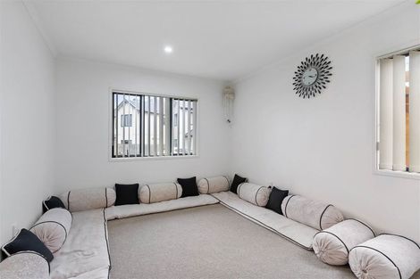 Photo of property in 37 Sonoma Crescent, Oteha, Auckland, 0632