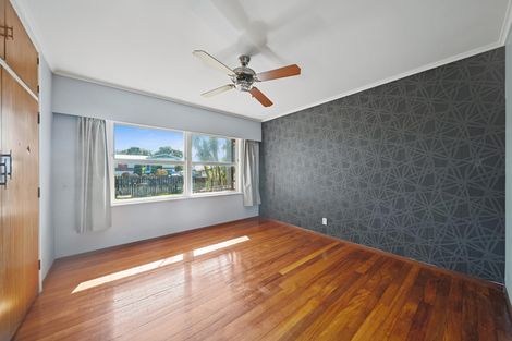 Photo of property in 3 Halberg Street, Glenfield, Auckland, 0629