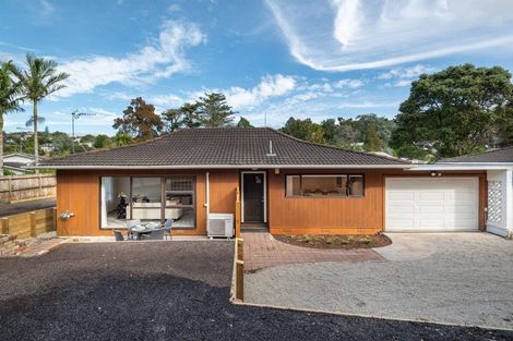 Photo of property in 2/7 Tallington Crescent, Torbay, Auckland, 0630