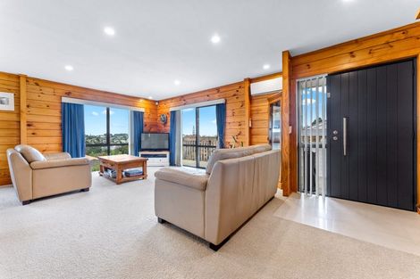 Photo of property in 2/301 Sunset Road, Sunnynook, Auckland, 0632