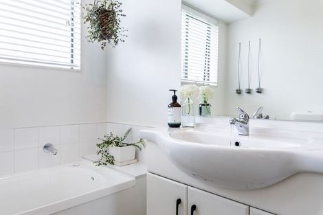 Photo of property in 169j Colwill Road, Massey, Auckland, 0614