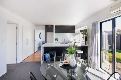 Photo of property in 2 Pinedale Parade, Milson, Palmerston North, 4414