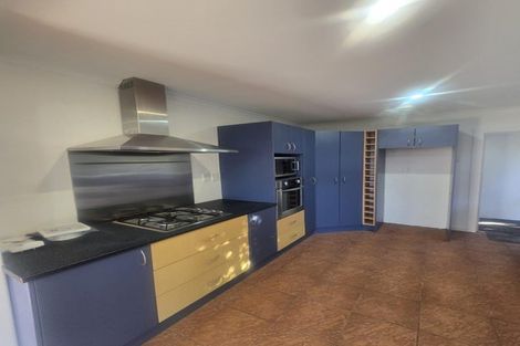 Photo of property in 9 Tatau Way, Te Atatu Peninsula, Auckland, 0610