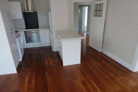 Photo of property in 5a Grove Road, Kelburn, Wellington, 6012