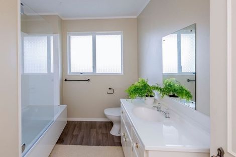 Photo of property in 90 Rimu Street, Waikanae, 5036