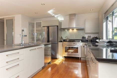 Photo of property in 317a Glenfield Road, Glenfield, Auckland, 0629