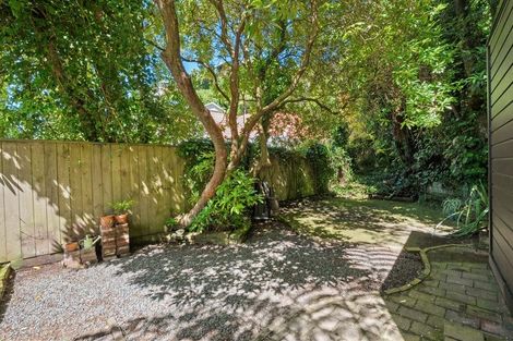 Photo of property in 21 Northland Road, Northland, Wellington, 6012