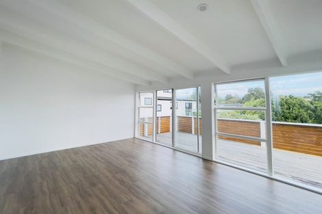 Photo of property in 18a Sylvan Crescent, Te Atatu South, Auckland, 0610