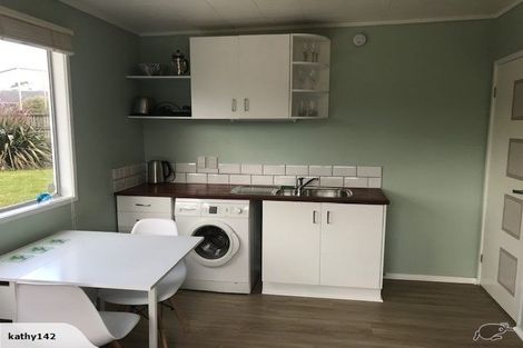 Photo of property in 69 Kiwi Esplanade, Mangere Bridge, Auckland, 2022