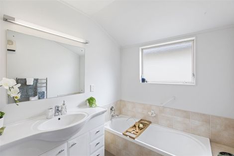 Photo of property in 2/926 Whangaparaoa Road, Manly, Whangaparaoa, 0930