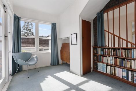 Photo of property in 21 Wernham Place, Northcote, Auckland, 0626