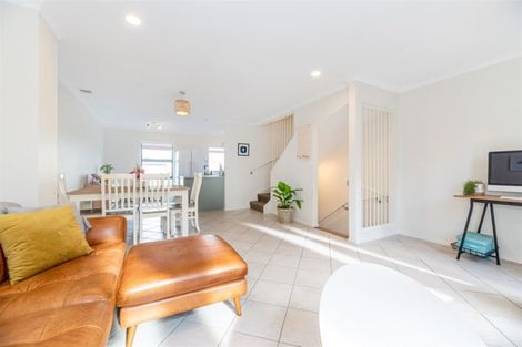 Photo of property in 37 Barnea Circle, Glen Eden, Auckland, 0602
