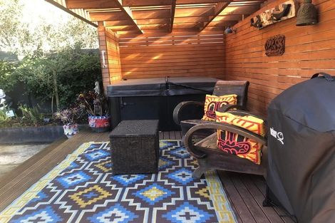 Photo of property in 33 Rua Street, Lyall Bay, Wellington, 6022