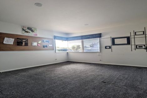Photo of property in 32 Roy Maloney Drive, Henderson, Auckland, 0612