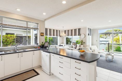 Photo of property in 47 Golf Road, Paraparaumu Beach, Paraparaumu, 5032