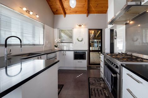 Photo of property in 18 Uta Street, Utuhina, Rotorua, 3015