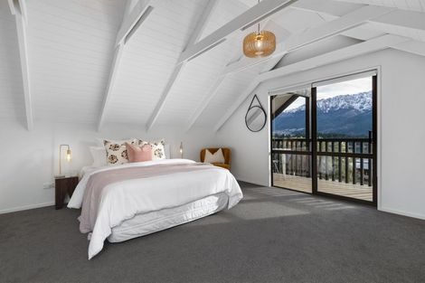 Photo of property in 15 Oregon Drive, Kelvin Heights, Queenstown, 9300