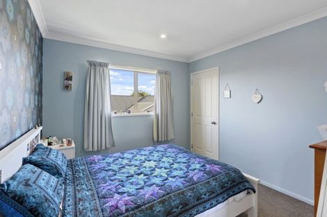 Photo of property in 28 Coolspring Way, Redwood, Christchurch, 8051