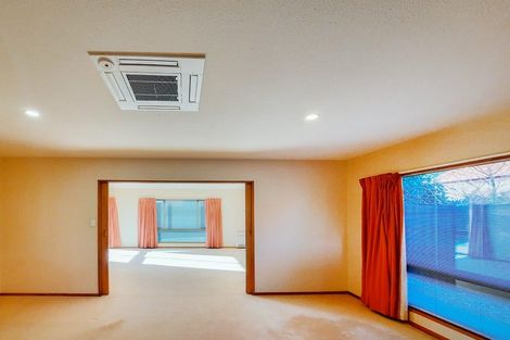 Photo of property in 2/8 Cricklewood Place, Avonhead, Christchurch, 8042