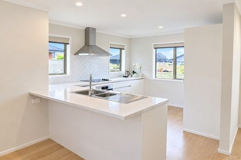 Photo of property in 8 Shearwater Lane, Whitby, Porirua, 5024