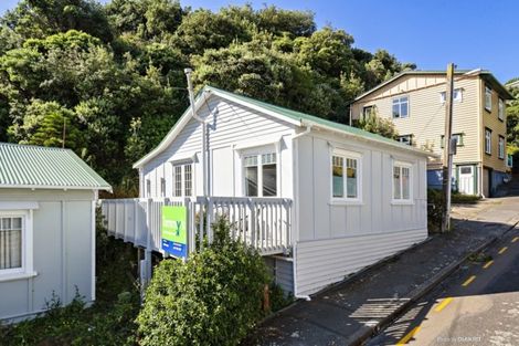 Photo of property in 2 Linwood Way, Island Bay, Wellington, 6023