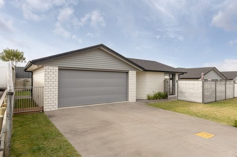Photo of property in Waterview Estate, 33/4 Greystone Place, Omokoroa, 3114