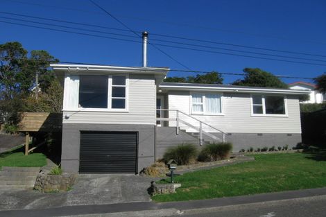 Photo of property in 15 Kahikatea Grove, Paparangi, Wellington, 6037