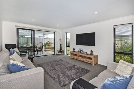 Photo of property in 30 Kitemaunga Avenue, One Tree Point, 0118