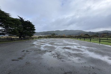 Photo of property in 112 Upper Fitzherbert Road, Wainuiomata, 5373