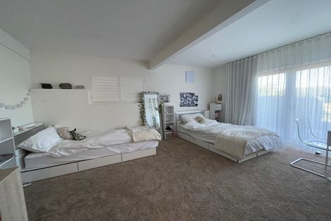 Photo of property in 2/1 Commodore Parry Road, Castor Bay, Auckland, 0620