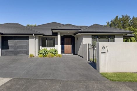 Photo of property in 227 Heta Road, Merrilands, New Plymouth, 4312