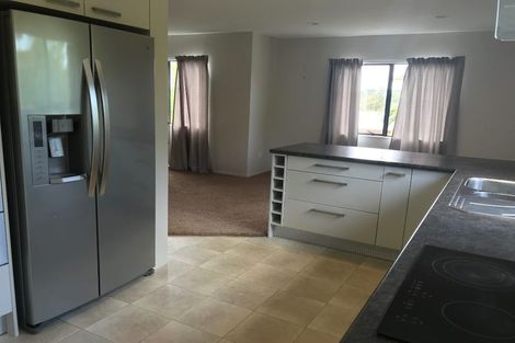 Photo of property in 25 Unsworth Drive, Unsworth Heights, Auckland, 0632