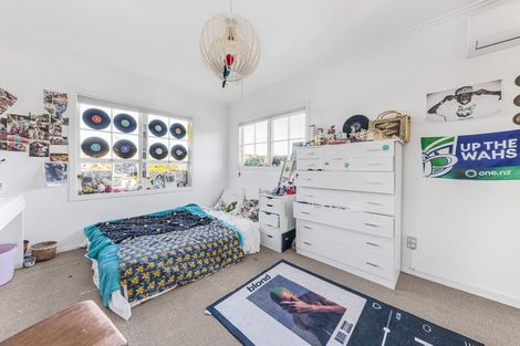 Photo of property in 2 King Richard Place, Browns Bay, Auckland, 0630