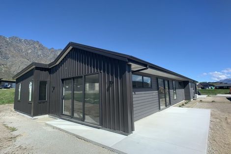 Photo of property in 10 Leicester Street, Jacks Point, 9371