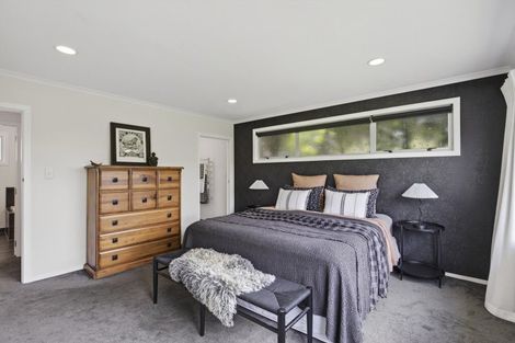 Photo of property in 5 Whitby Place, Westown, New Plymouth, 4310