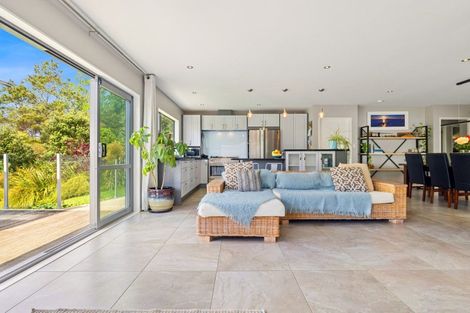 Photo of property in 18 Crabb Fields Lane, Riverhead, 0820