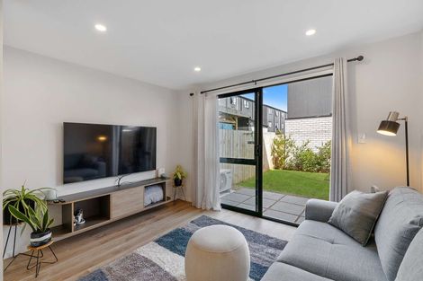 Photo of property in 5/119 Bruce Mclaren Road, Henderson, Auckland, 0612