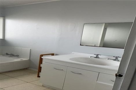 Photo of property in 76 Shifnal Drive, Randwick Park, Auckland, 2105