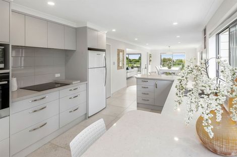 Photo of property in 19 Copperfield Terrace, Mellons Bay, Auckland, 2014