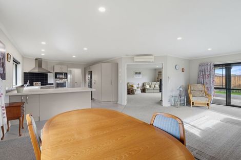 Photo of property in 52 Tennyson Avenue, Kelvin Grove, Palmerston North, 4414