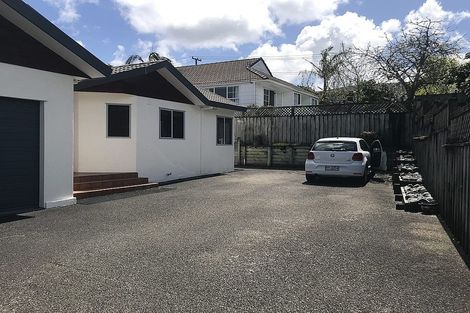Photo of property in 3/2 East Coast Road, Milford, Auckland, 0620