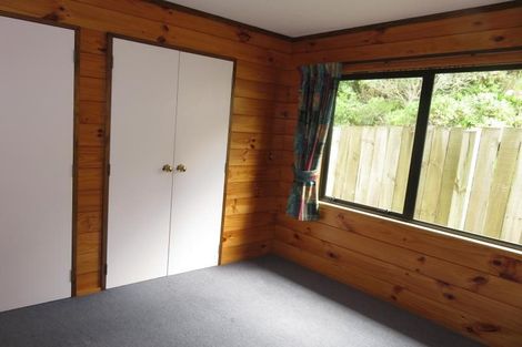 Photo of property in 4 Chastudon Place, Tawa, Wellington, 5028