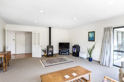 Photo of property in 10 Aburoc Place, Paraparaumu Beach, Paraparaumu, 5032