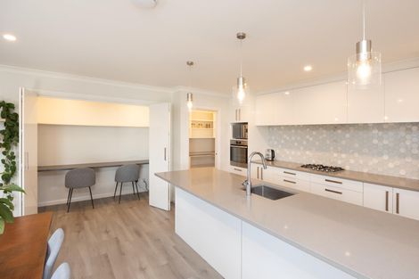 Photo of property in 6 Atlantic Drive, Fitzherbert, Palmerston North, 4410