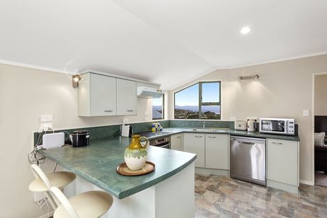 Photo of property in 5 Meadowcroft Grove, Johnsonville, Wellington, 6037