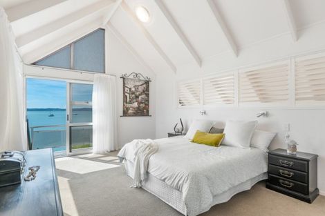 Photo of property in 98 Tindalls Bay Road, Tindalls Beach, Whangaparaoa, 0930